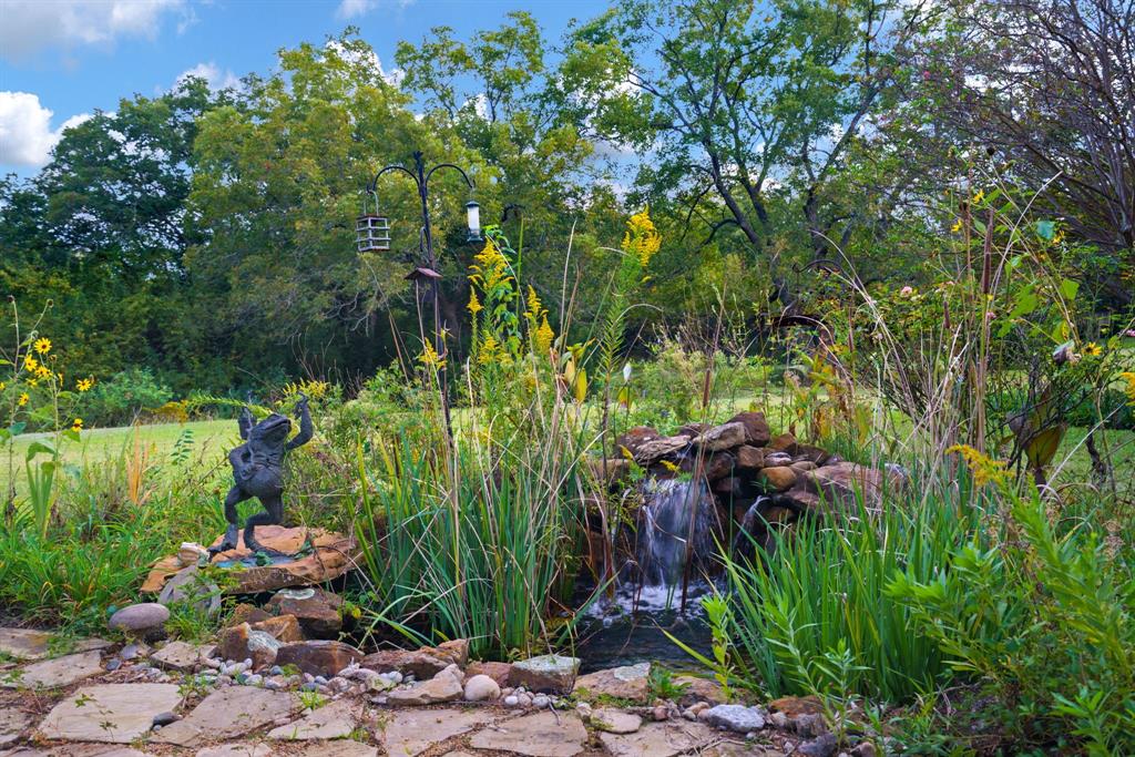 636 East Tripp Road Sunnyvale, TX 75182 - Photo 28 of 40 a backyard of a house with lots of green space