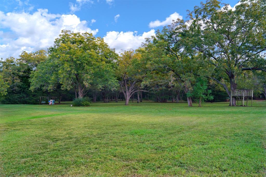 636 East Tripp Road Sunnyvale, TX 75182 - Photo 33 of 40 a backyard of a house with lots of green space