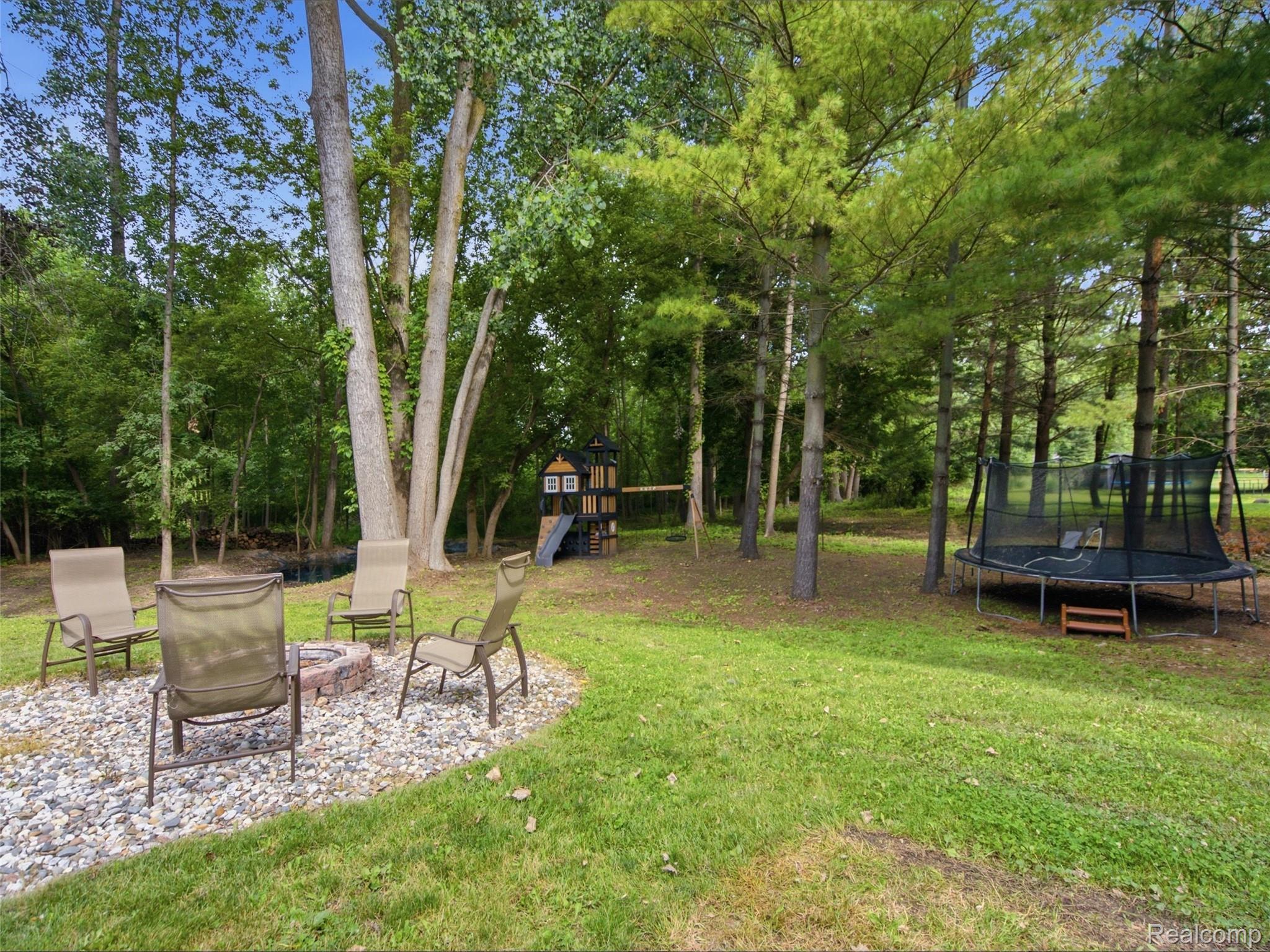 2258 South Long Lake Road Fenton, MI 48430 - Photo 2 of 40 39-DSC04455.jpg
