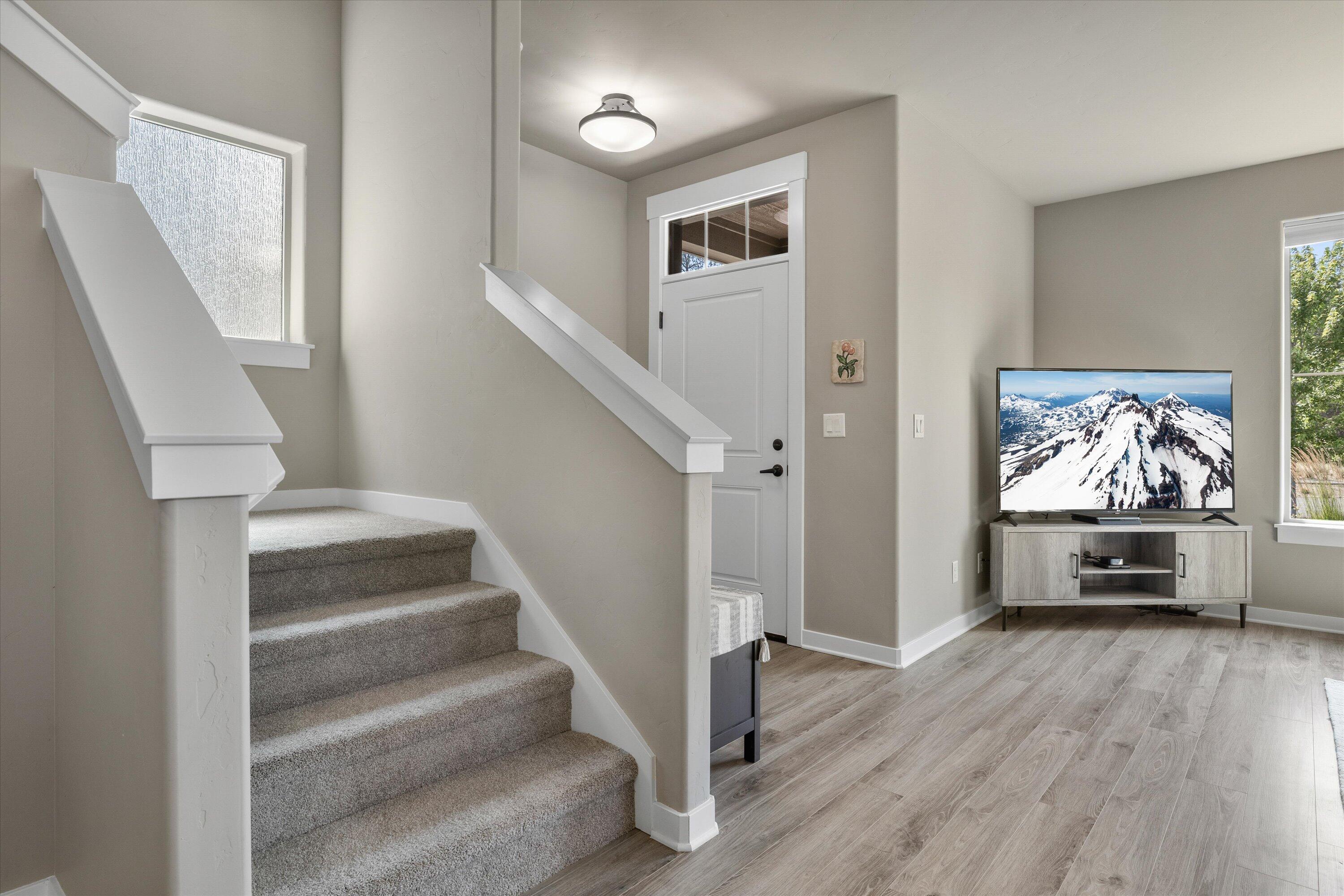 20904 Sotra Loop Bend, OR 97702 - Photo 17 of 46 06-2671_230802_JILLROSELL