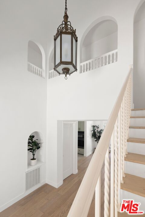 712 North Rodeo Drive Beverly Hills, CA 90210 - Photo 20 of 36 a view of entryway and hall