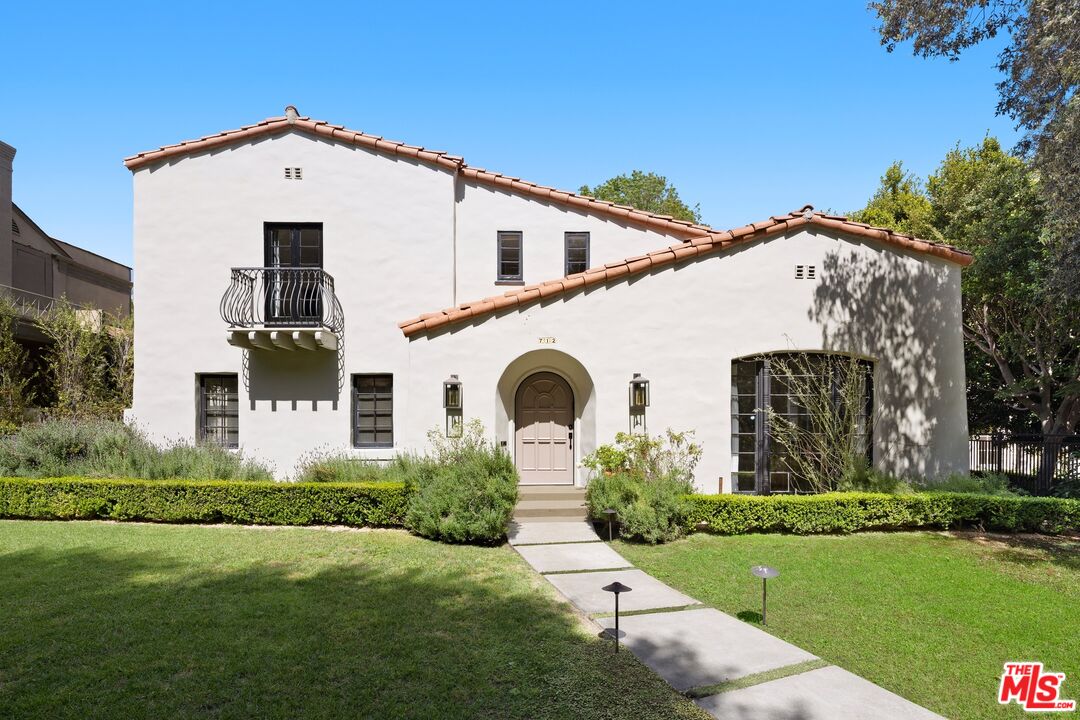 712 North Rodeo Drive Beverly Hills, CA 90210 - Photo 3 of 36 a front view of a house with garden