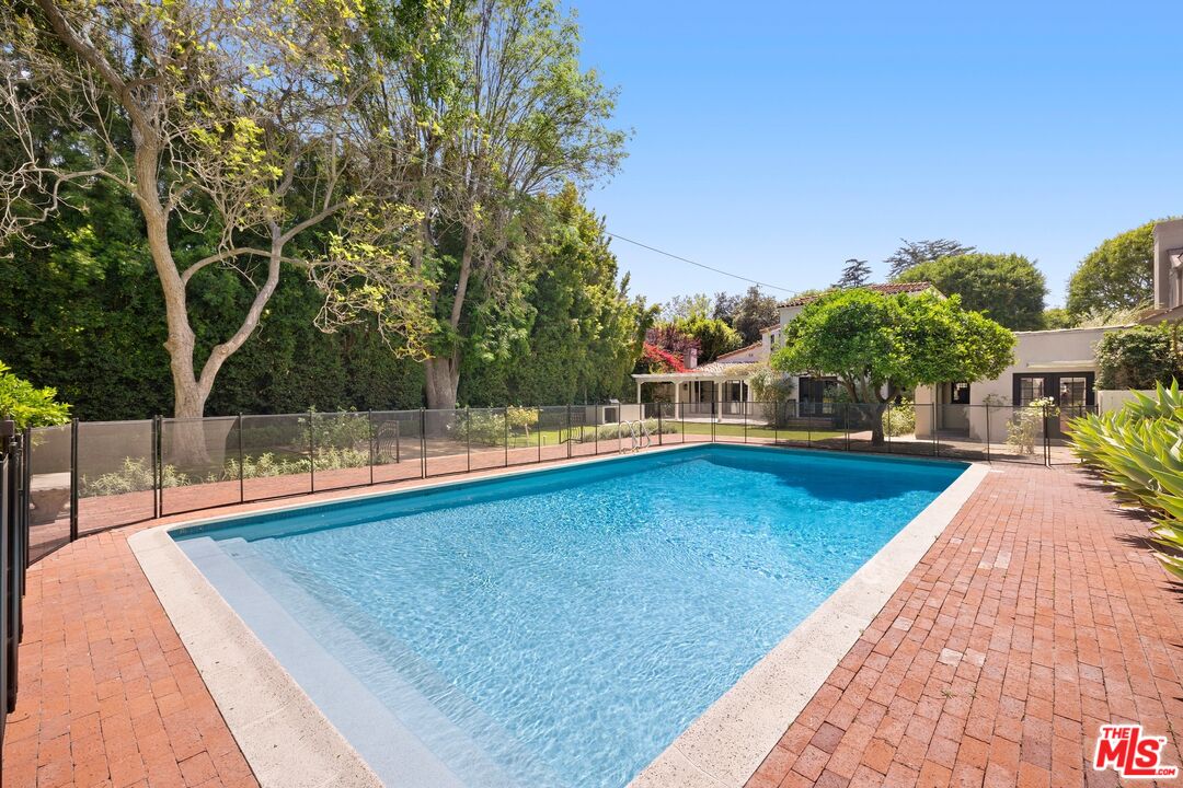 712 North Rodeo Drive Beverly Hills, CA 90210 - Photo 32 of 36 a view of a swimming pool with an outdoor seating