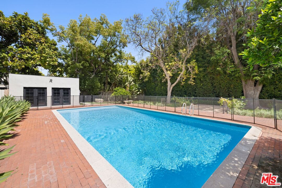 712 North Rodeo Drive Beverly Hills, CA 90210 - Photo 33 of 36 swimming pool view with a outdoor space
