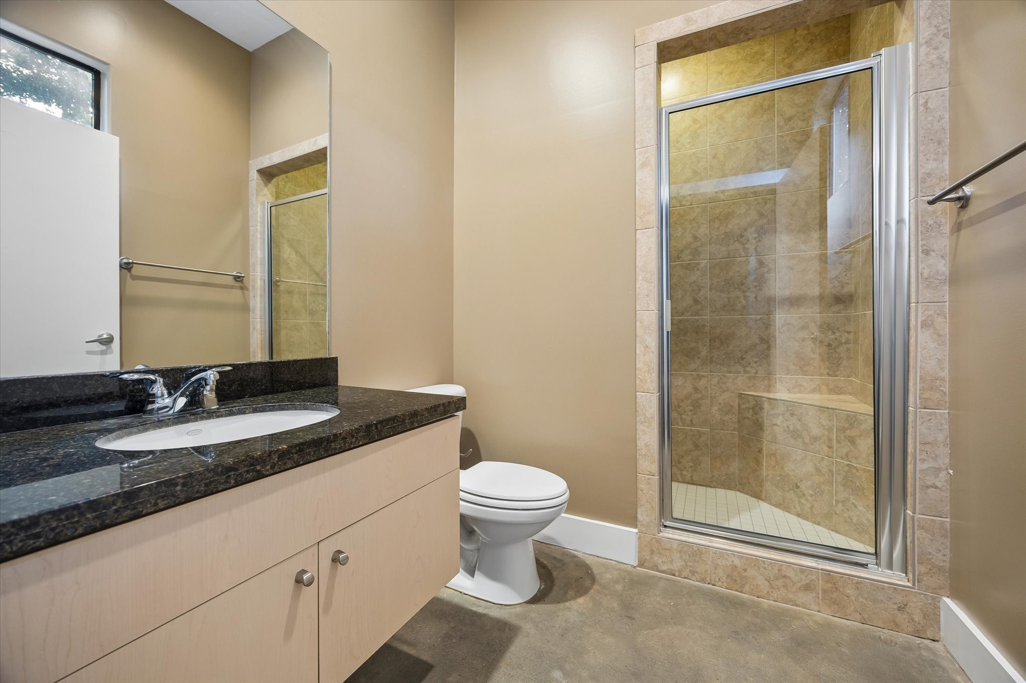 732 Ruthven Street Houston, TX 77019 - Photo 15 of 17 First floor bathroom