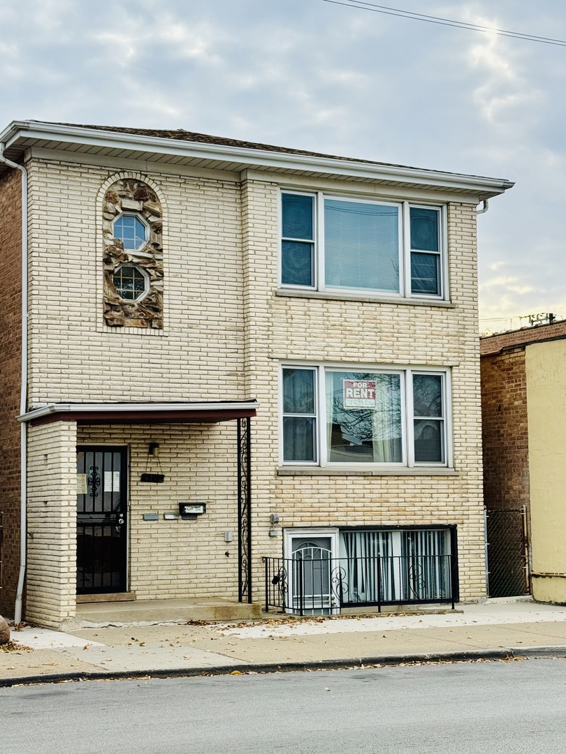 4211 West 63rd Street, Unit 1 Chicago, IL 60629 - Photo 1 of 13 a front view of a house