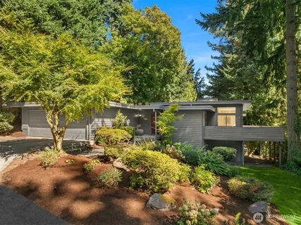 $2,200,000 | 6920 94th Avenue Southeast, Mercer Island, WA 98040