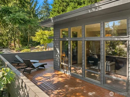 $2,200,000 | 6920 94th Avenue Southeast, Mercer Island, WA 98040