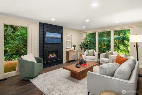 $2,200,000 | 6920 94th Avenue Southeast, Mercer Island, WA 98040