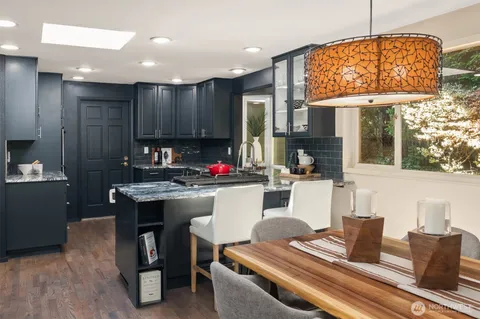 $2,200,000 | 6920 94th Avenue Southeast, Mercer Island, WA 98040