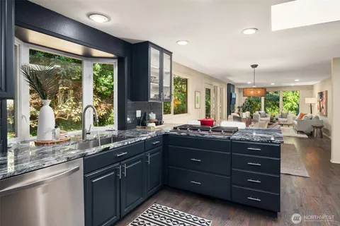 $2,200,000 | 6920 94th Avenue Southeast, Mercer Island, WA 98040