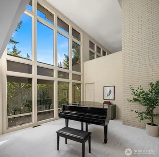 $2,200,000 | 6920 94th Avenue Southeast, Mercer Island, WA 98040