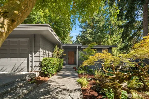 $2,200,000 | 6920 94th Avenue Southeast, Mercer Island, WA 98040