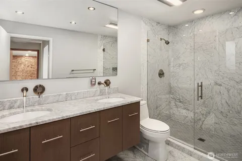 $2,200,000 | 6920 94th Avenue Southeast, Mercer Island, WA 98040