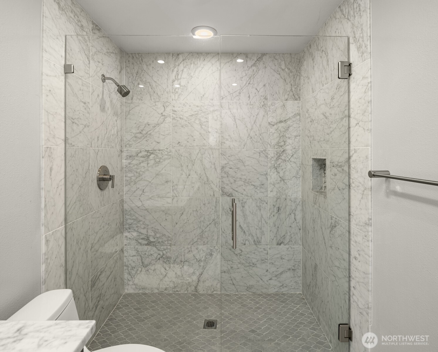 6920 94th Avenue Southeast Mercer Island, WA 98040 - Photo 22 of 33