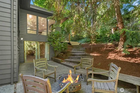 $2,200,000 | 6920 94th Avenue Southeast, Mercer Island, WA 98040