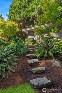 $2,200,000 | 6920 94th Avenue Southeast, Mercer Island, WA 98040