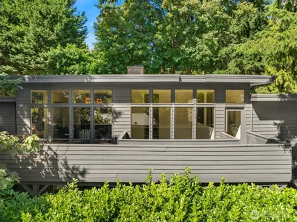 $2,200,000 | 6920 94th Avenue Southeast, Mercer Island, WA 98040