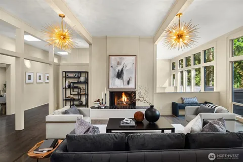 $2,200,000 | 6920 94th Avenue Southeast, Mercer Island, WA 98040