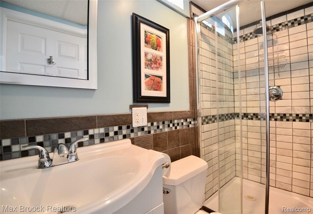 2577 Derby Road Troy, MI 48084 - Photo 21 of 29 Lower Level Full Bath