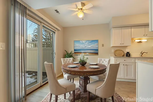 $2,100 | 642 Whalom Lane, Unit 12A, Schaumburg, IL 60173