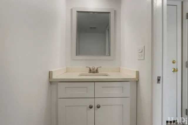 $2,100 | 642 Whalom Lane, Unit 12A, Schaumburg, IL 60173