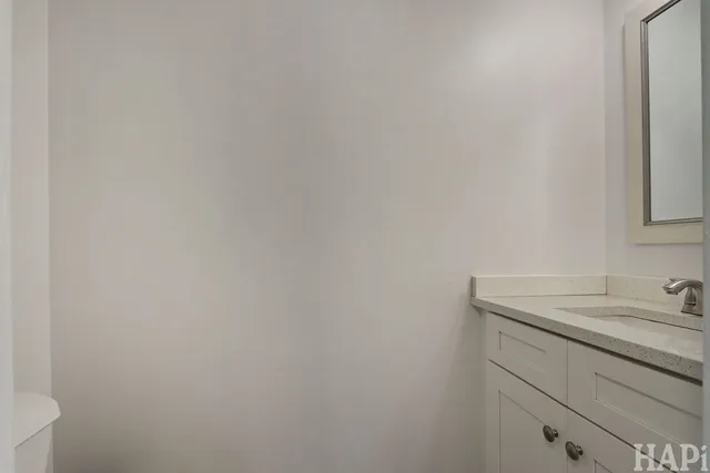 $2,100 | 642 Whalom Lane, Unit 12A, Schaumburg, IL 60173