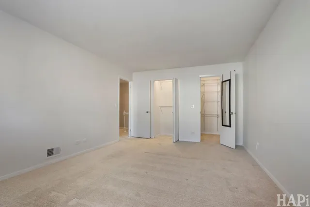 $2,100 | 642 Whalom Lane, Unit 12A, Schaumburg, IL 60173