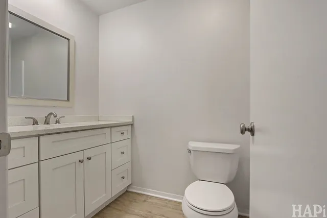 $2,100 | 642 Whalom Lane, Unit 12A, Schaumburg, IL 60173