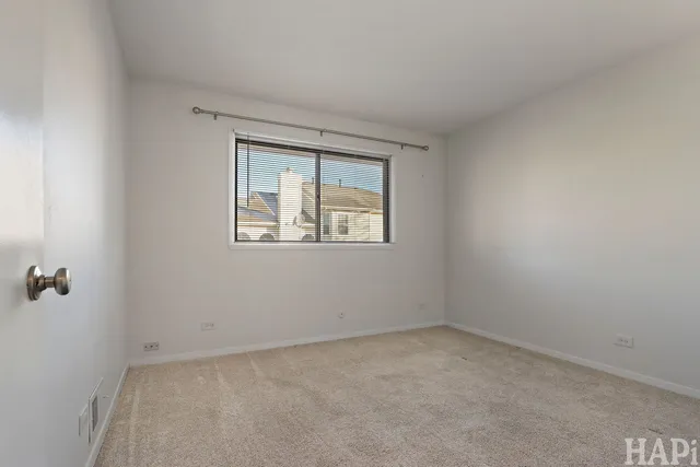 $2,100 | 642 Whalom Lane, Unit 12A, Schaumburg, IL 60173