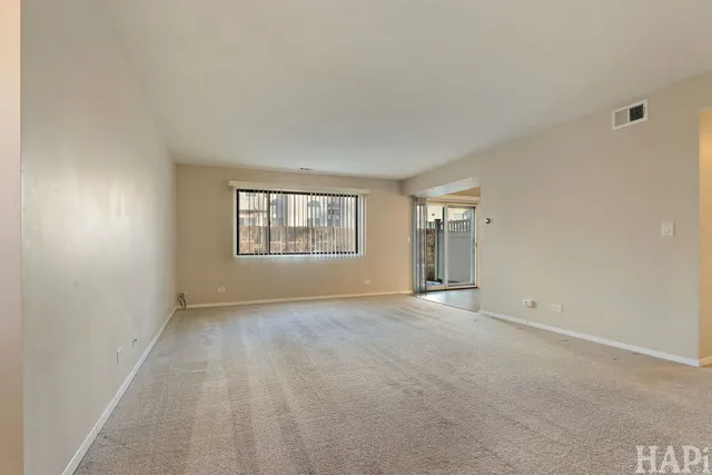 $2,100 | 642 Whalom Lane, Unit 12A, Schaumburg, IL 60173