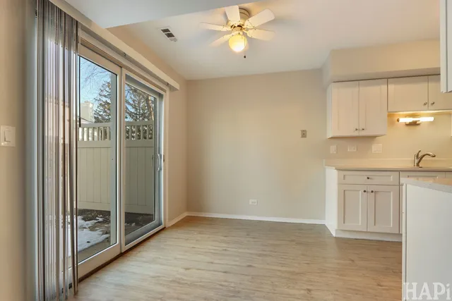 $2,100 | 642 Whalom Lane, Unit 12A, Schaumburg, IL 60173