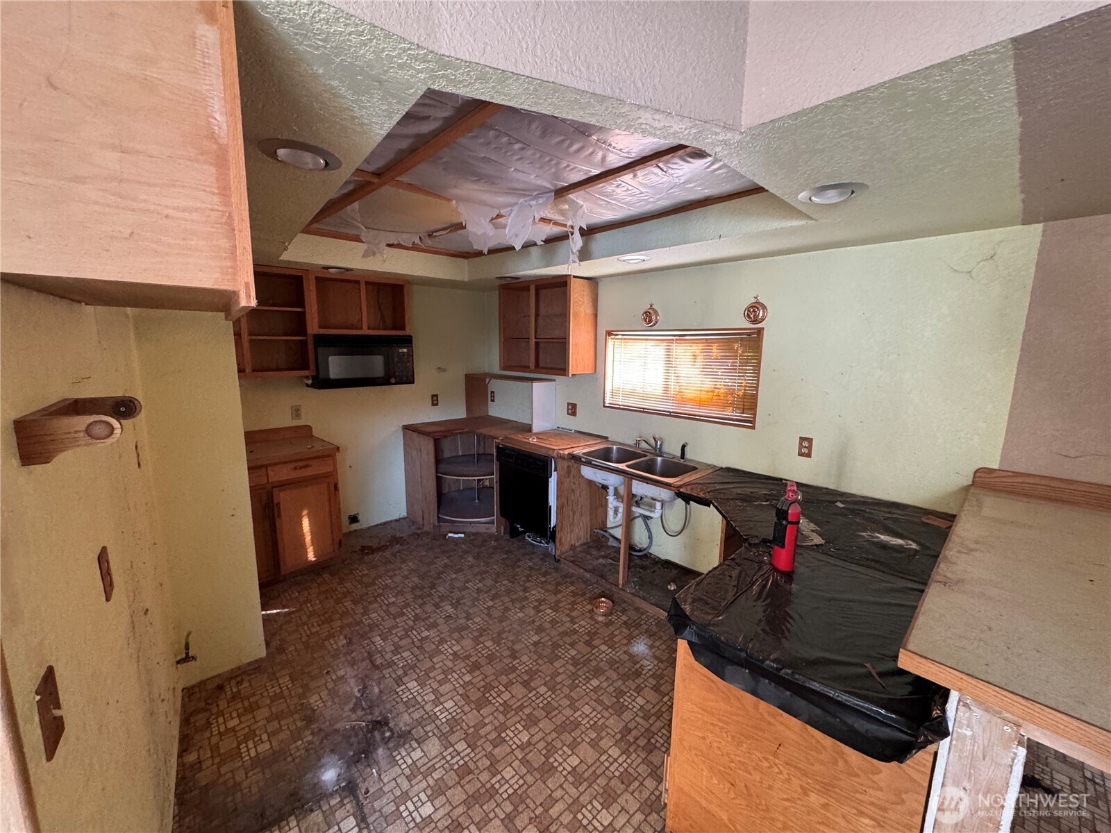 4939 Southwest Bruce Street Seattle, WA 98136 - Photo 4 of 14