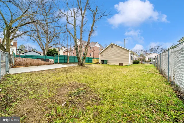 a view of a house with a yard and garage