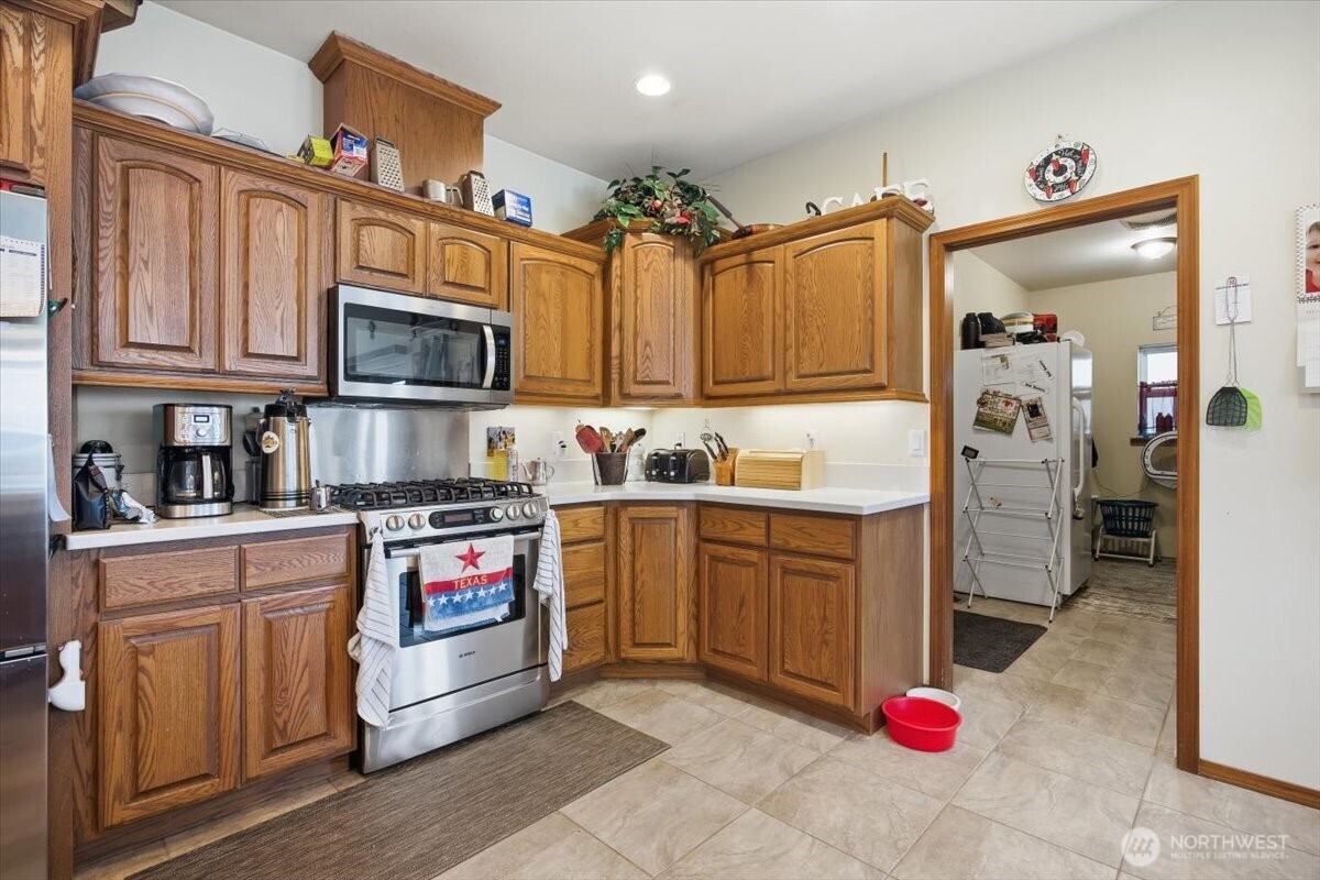 2304 Road 52 Pasco, WA 99301 - Photo 17 of 39 a kitchen with stainless steel appliances granite countertop a refrigerator stove and sink