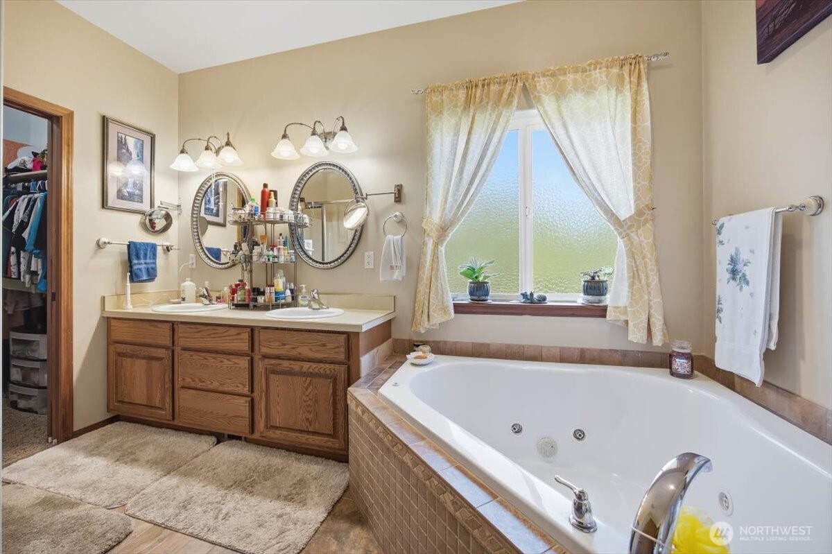 2304 Road 52 Pasco, WA 99301 - Photo 20 of 39 a bathroom with a tub sink and mirror