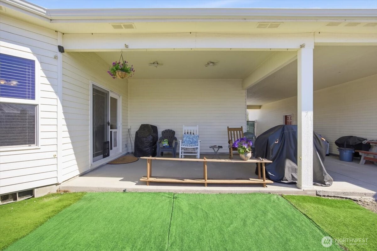 2304 Road 52 Pasco, WA 99301 - Photo 27 of 39 a view of a house with a swimming pool and sitting area