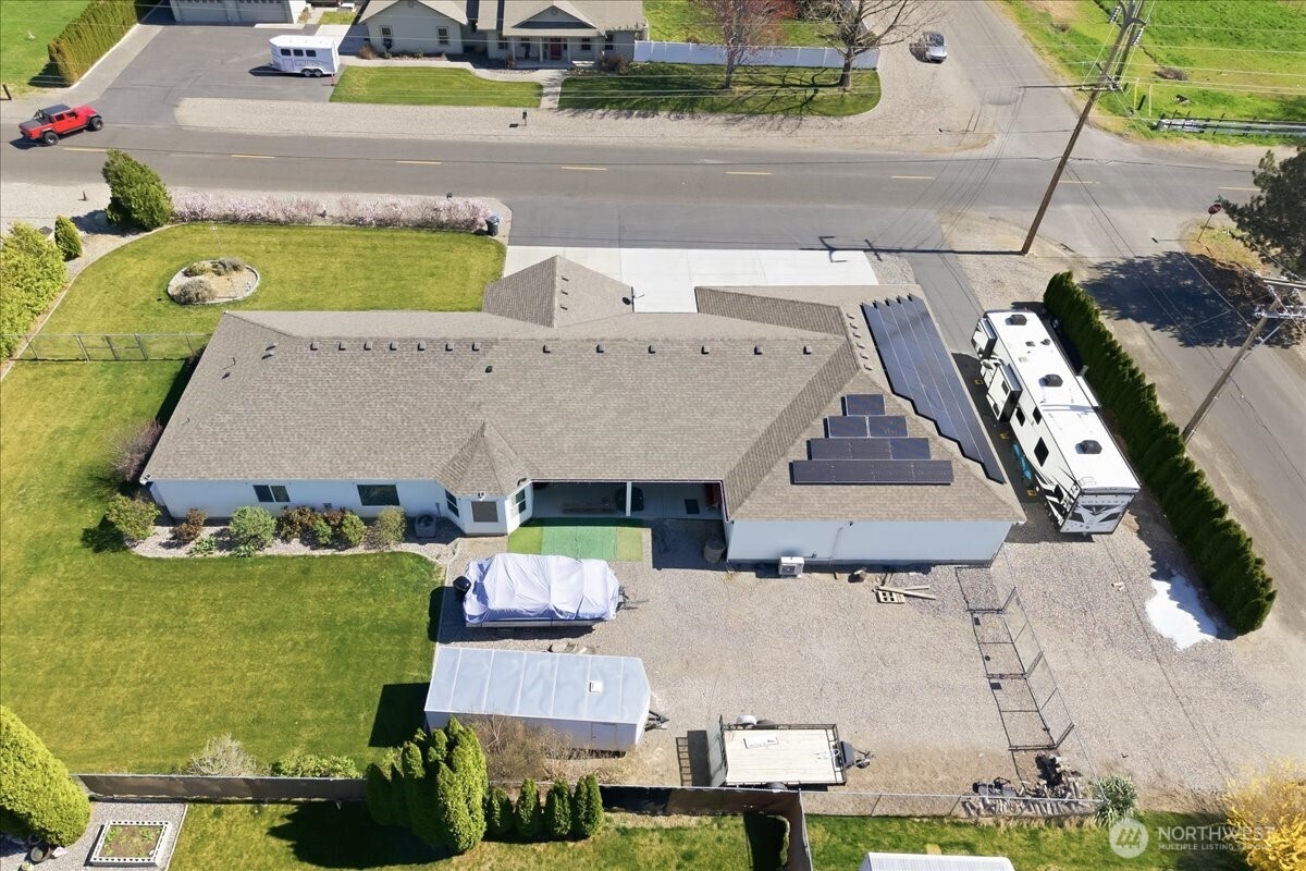 2304 Road 52 Pasco, WA 99301 - Photo 36 of 39 an aerial view of a house with a garden and lake view