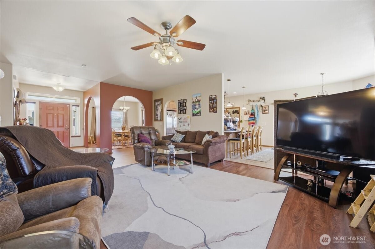 2304 Road 52 Pasco, WA 99301 - Photo 10 of 39 a living room with furniture and a flat screen tv