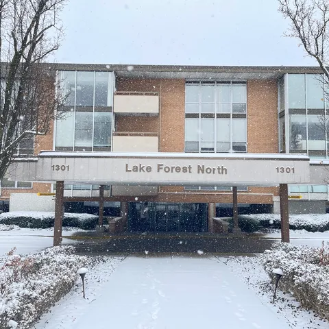 $1,800 | 1301 North Western Avenue, Unit 104, Lake Forest, IL 60045