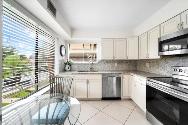 $249,000 | 11205 Green Lake Drive, Unit 204, Boynton Beach, FL 33437