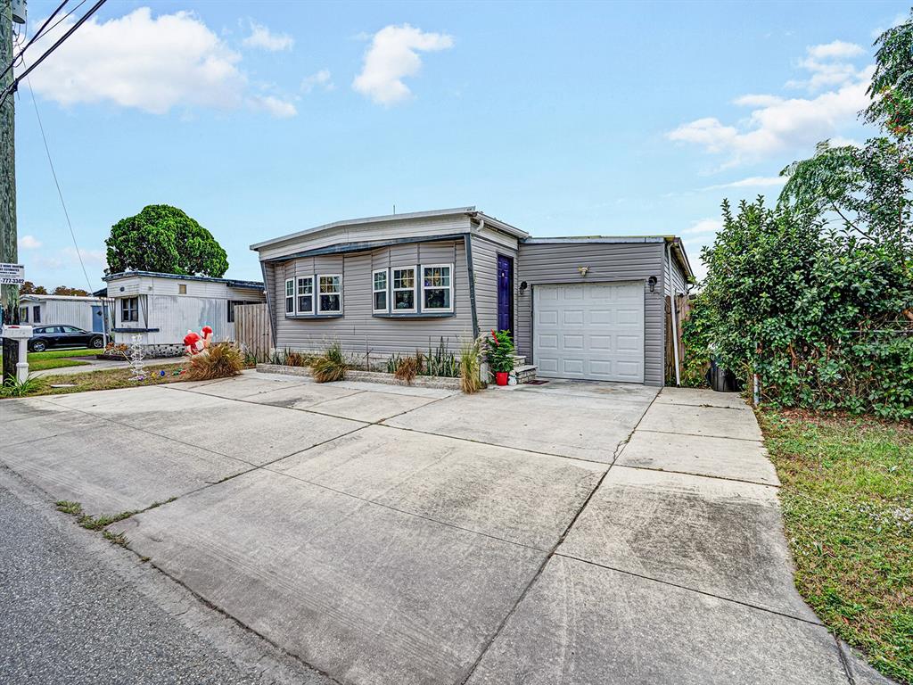 5124 Darlington Road Holiday, FL 34690 - Photo 2 of 27