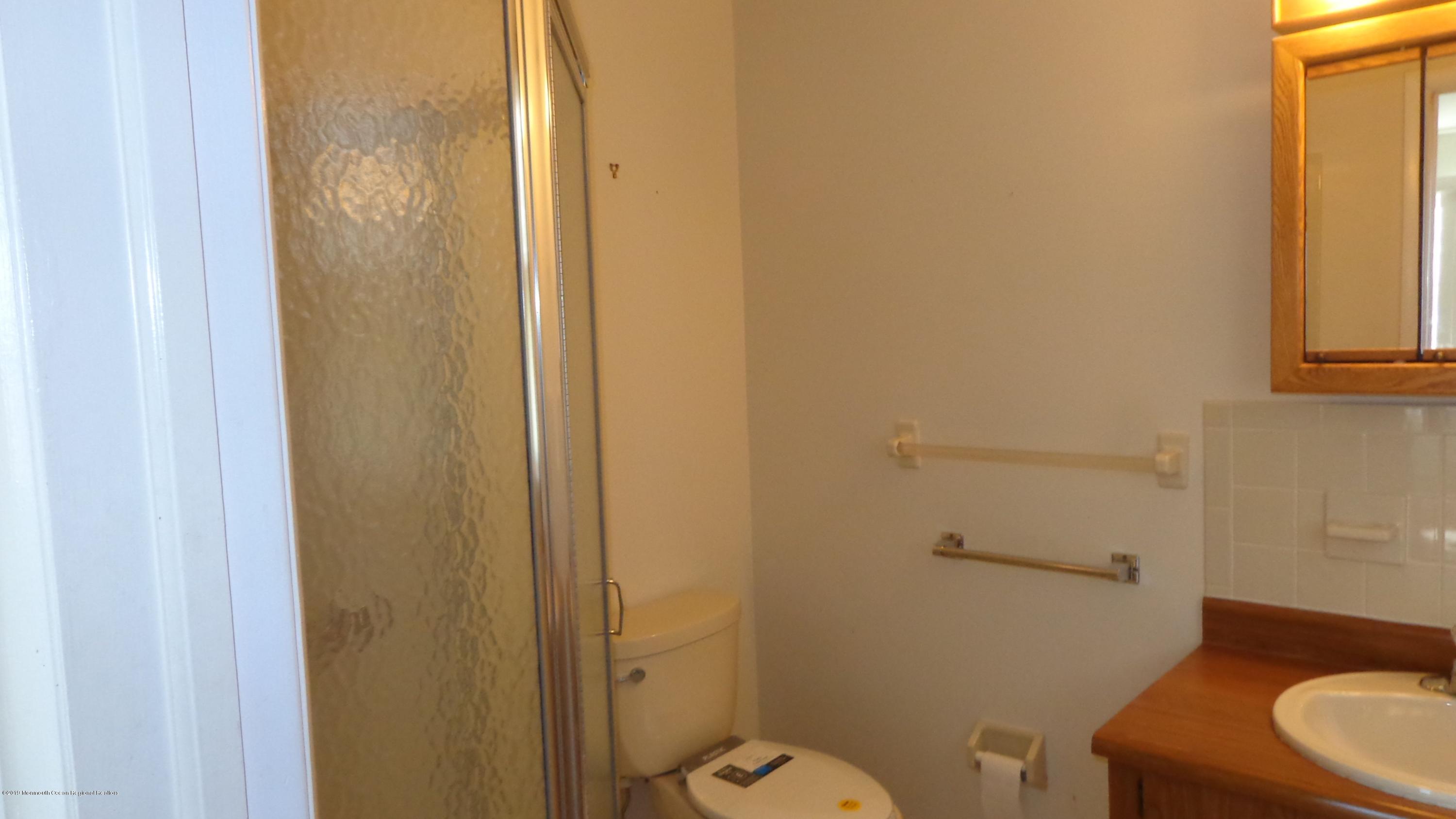 3 Jericho Road Toms River, NJ 08757 - Photo 11 of 17 3 jericho master bath