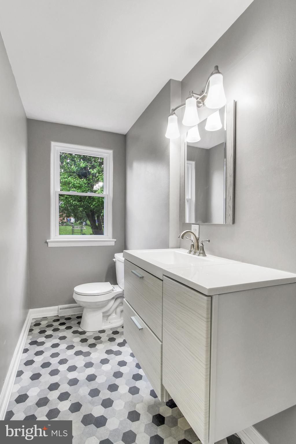 317 Maywood Road York, PA 17402 - Photo 13 of 26 Gallery Image 13