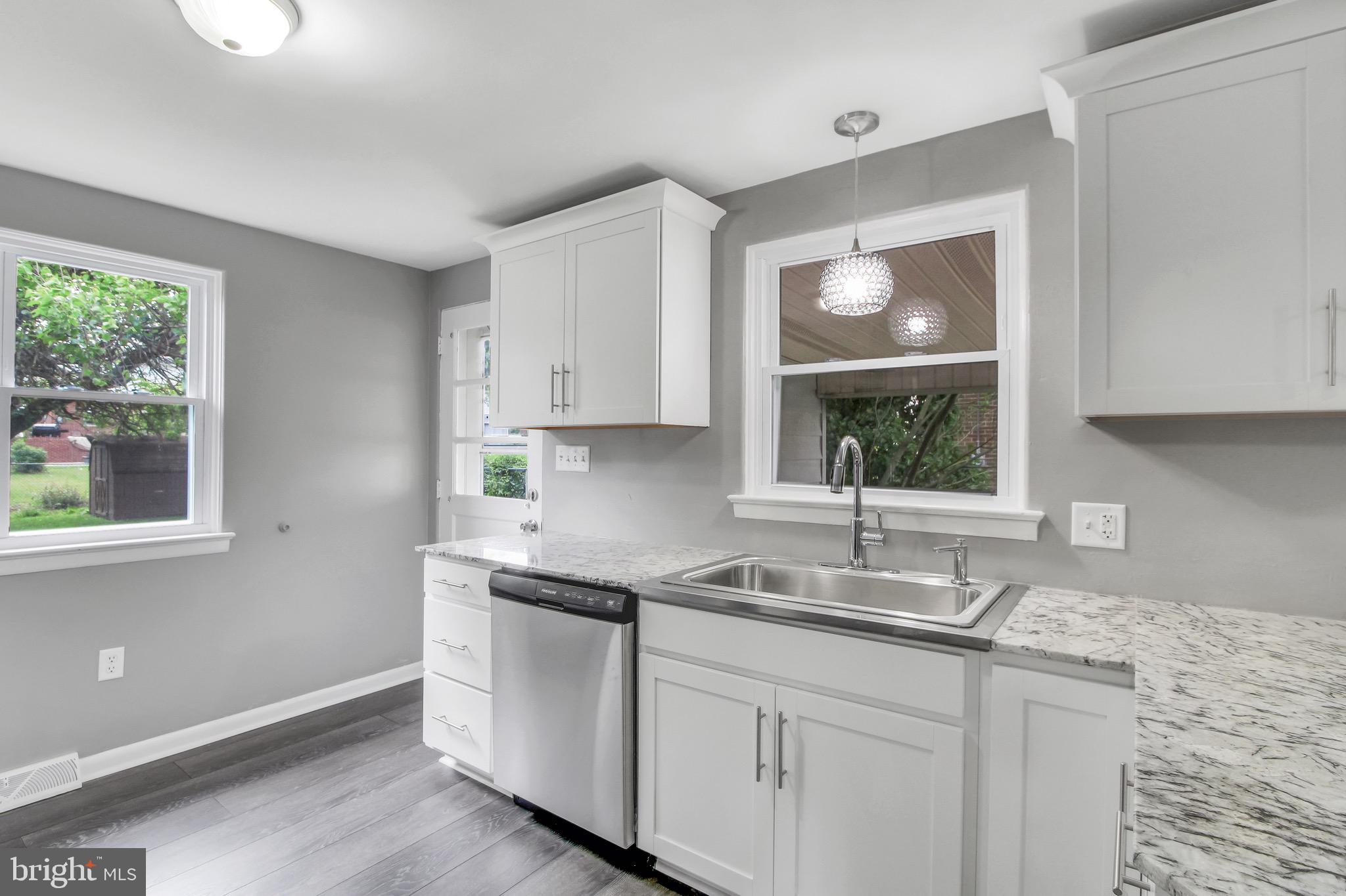 317 Maywood Road York, PA 17402 - Photo 8 of 26 Gallery Image 8