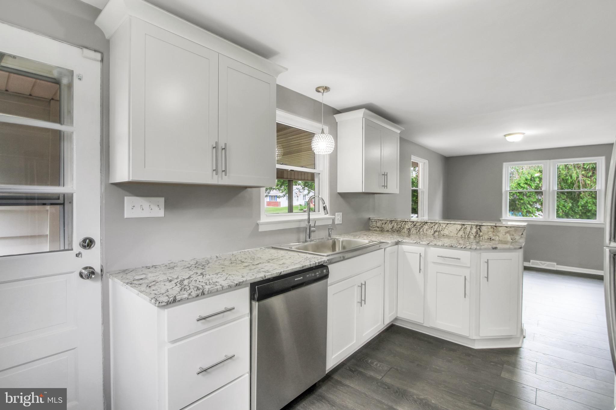 317 Maywood Road York, PA 17402 - Photo 9 of 26 Gallery Image 9