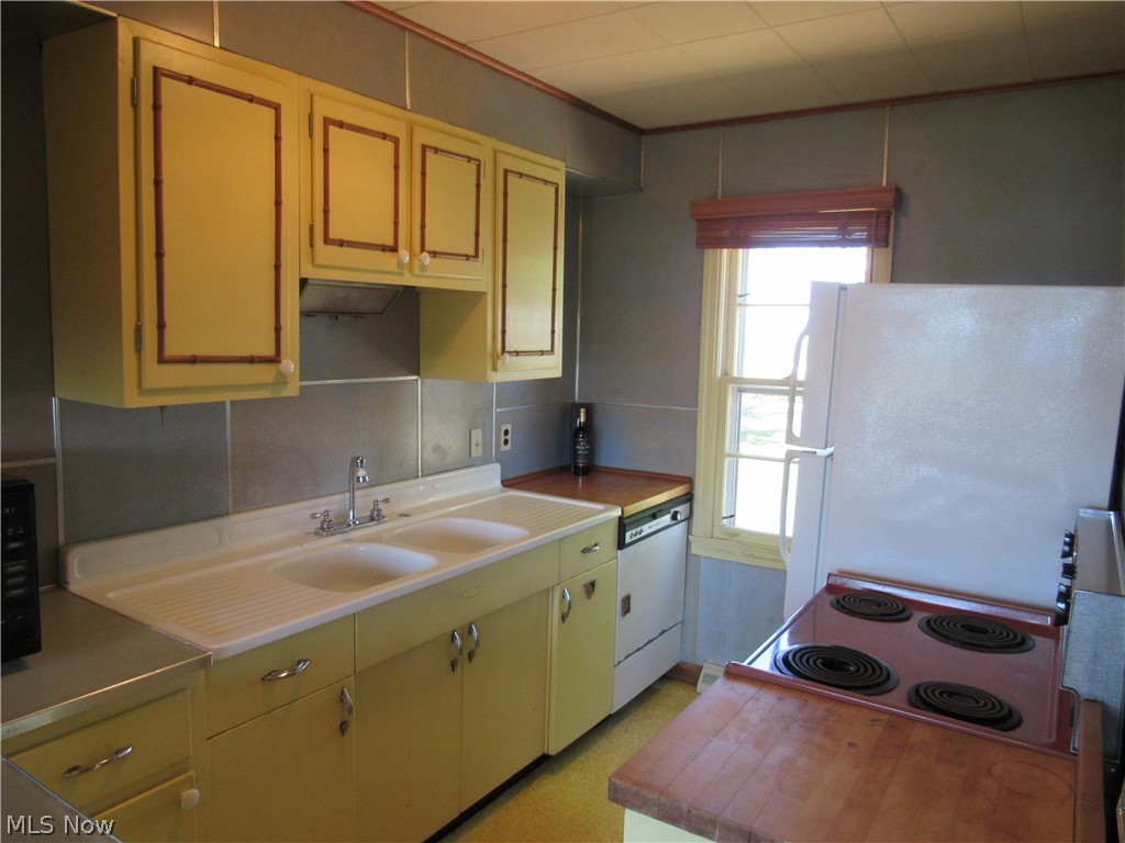 331 Cedar Point Road Sandusky, OH 44870 - Photo 3 of 28