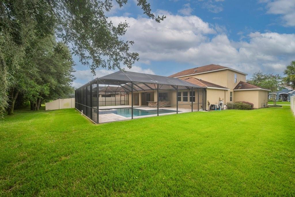 11209 Coventry Grove Circle Lithia, FL 33547 - Photo 4 of 45