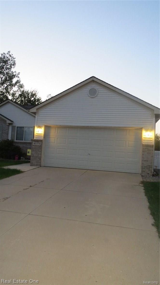 4059 Stone Post Road Newport, MI 48166 - Photo 2 of 40 IMG_2895.JPG