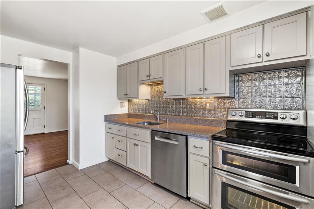 12 Thornridge Road Pittsburgh, PA 15202 - Photo 11 of 46 Gallery Image 11